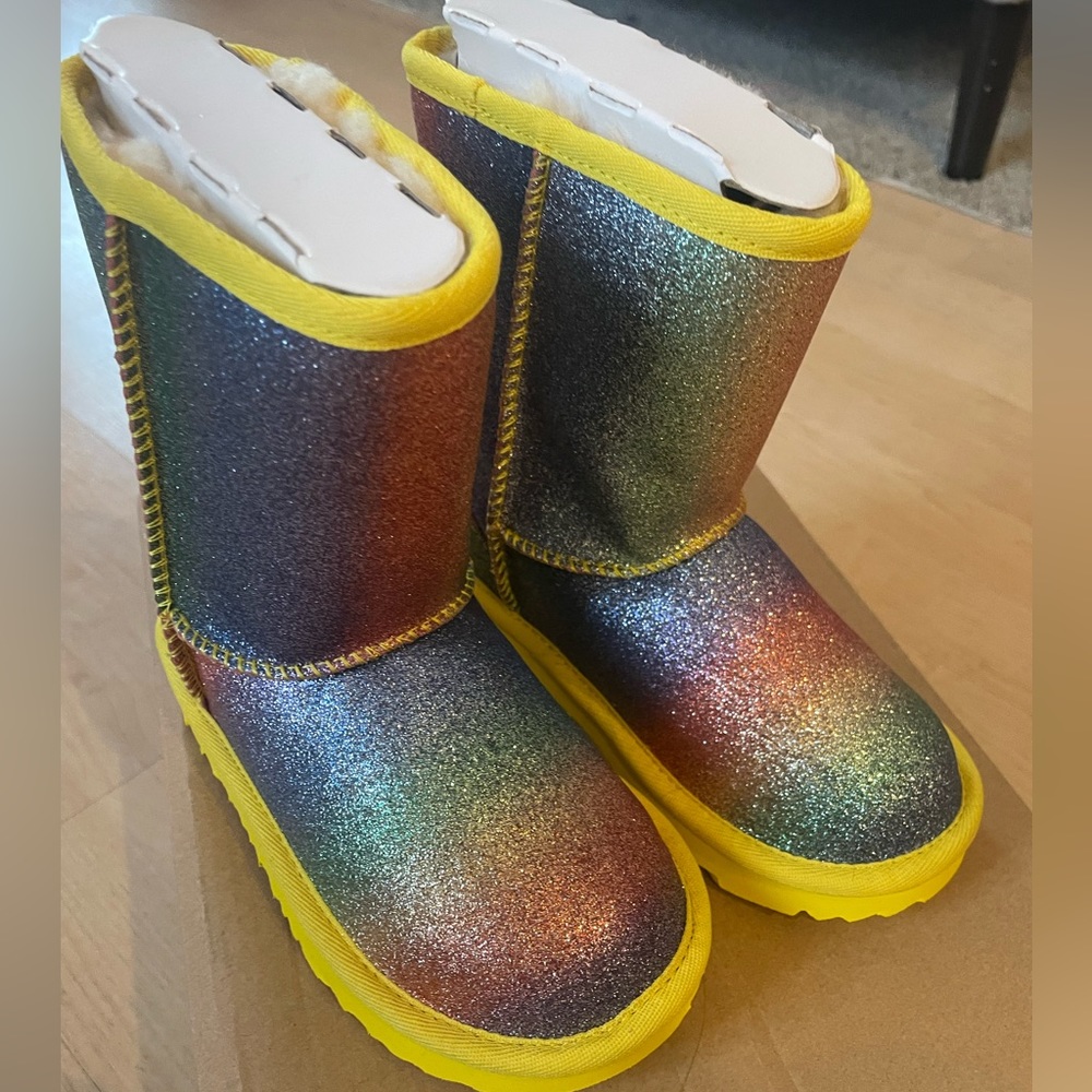 UGG Toddler Classic Glitter Fashion Boot (11C)